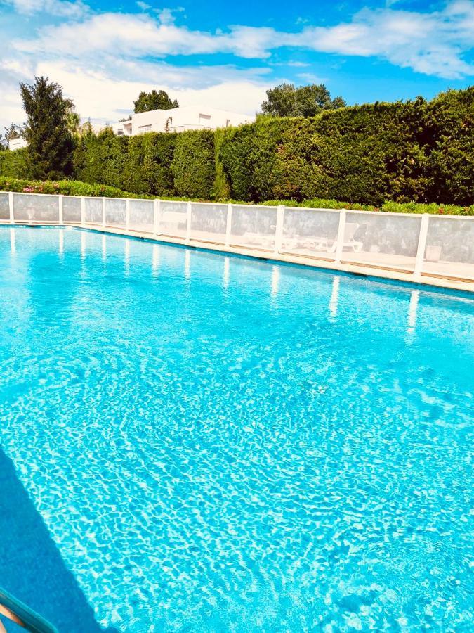 Mandelieu Grand Studio Avec Piscine Et Proche De La Mer Dış mekan fotoğraf